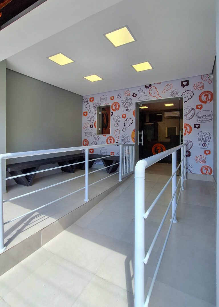 Entrada e Recepção em obra comercial com infraestrutura técnica instalada executada pela Padrão Engenharia